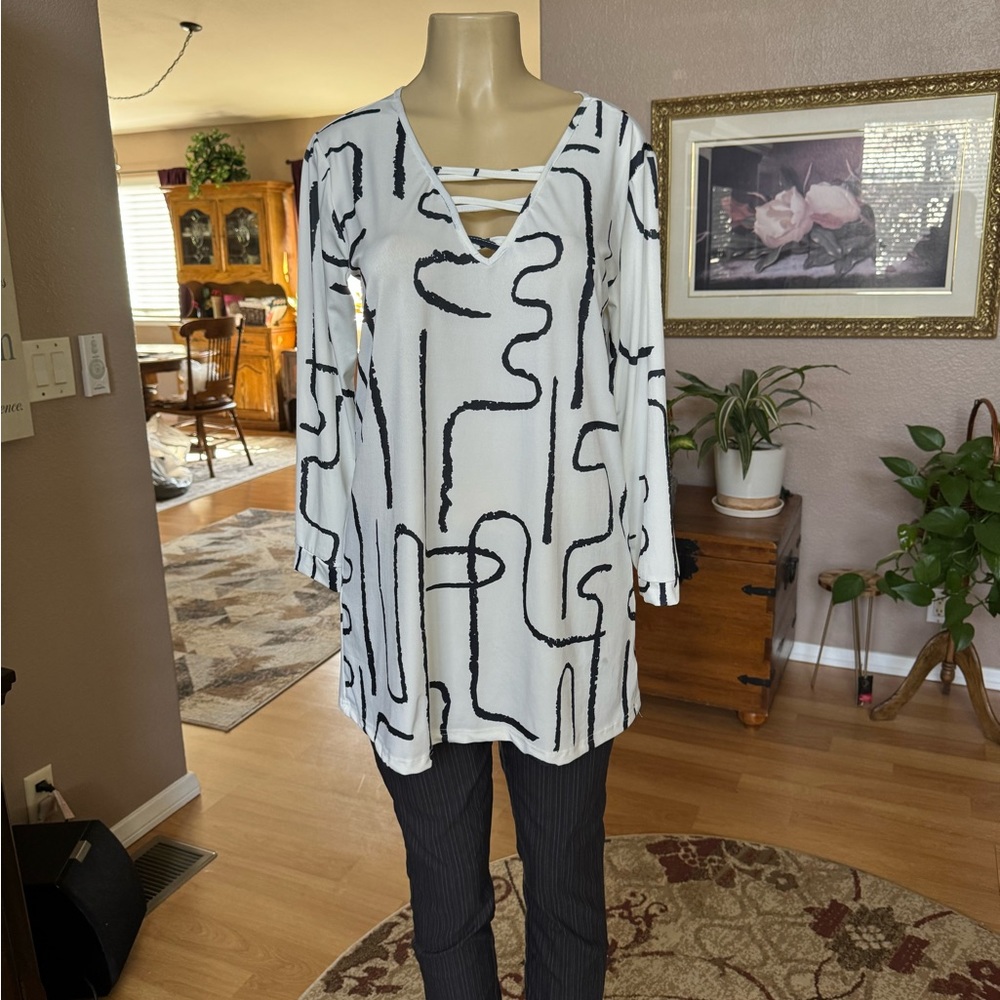 Beyond This Plane black & white long sleeves blouse-size M